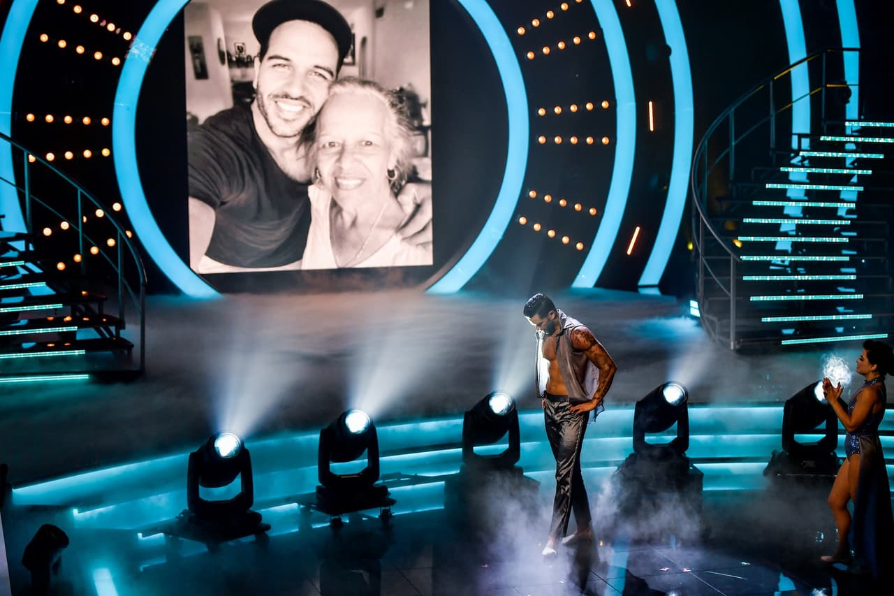 Al final, una foto de él con su mamá nos conmovió hasta las lágrimas, y el también se sumió en un llanto. 
<br>