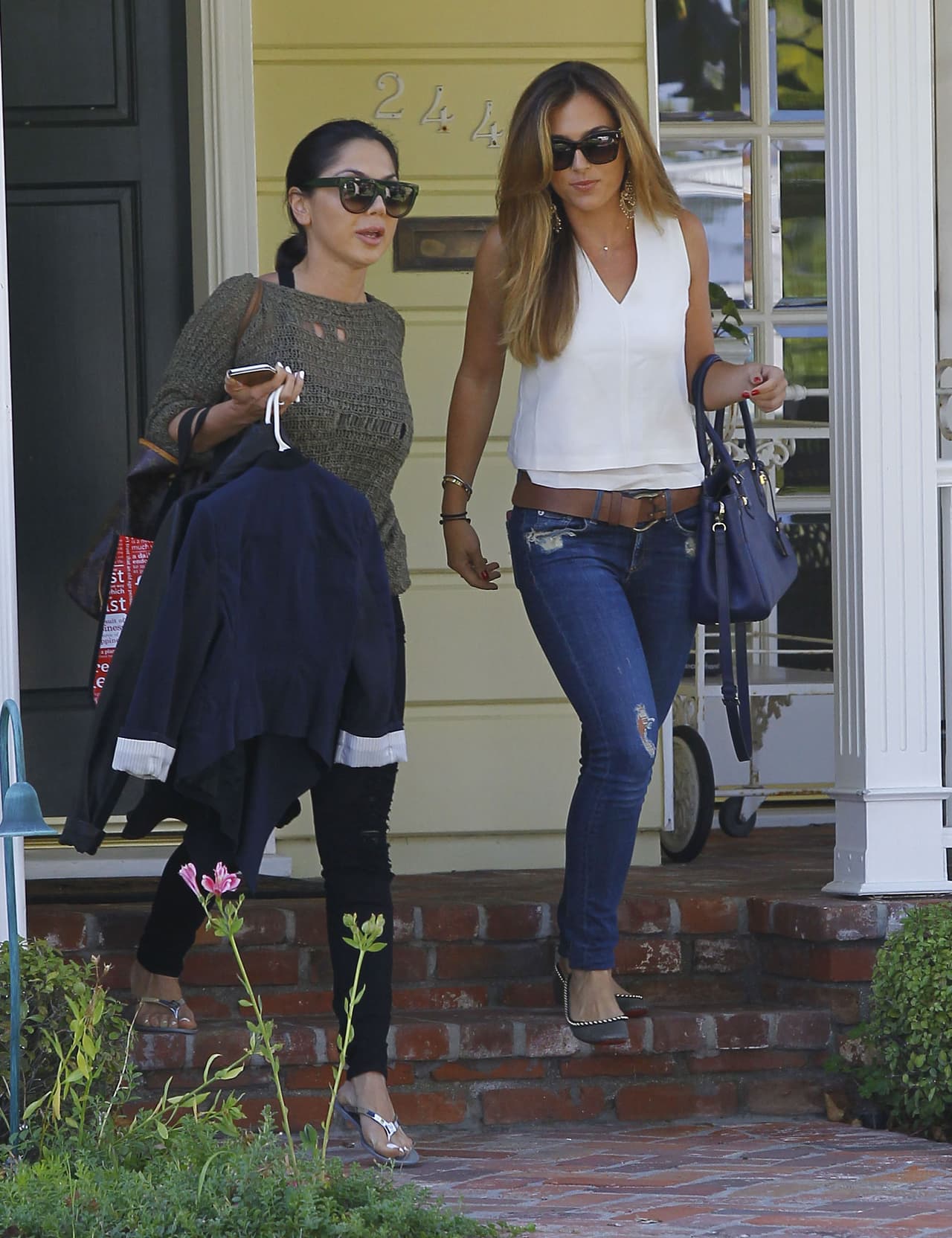 Como en estas imágenes donde se le ve sonriendo ante los paparazzi.