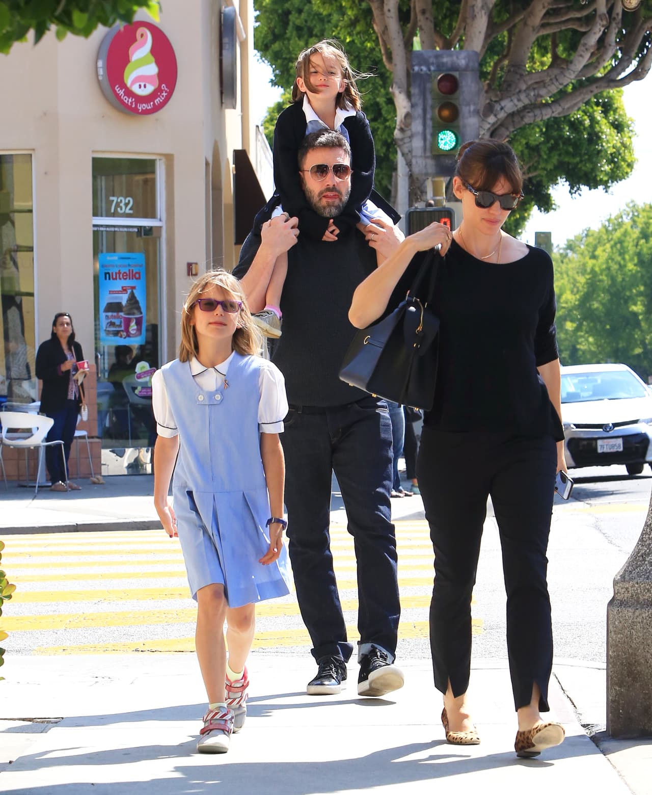 Los famosos se vieron muy sonrientes con sus adorables hijas.