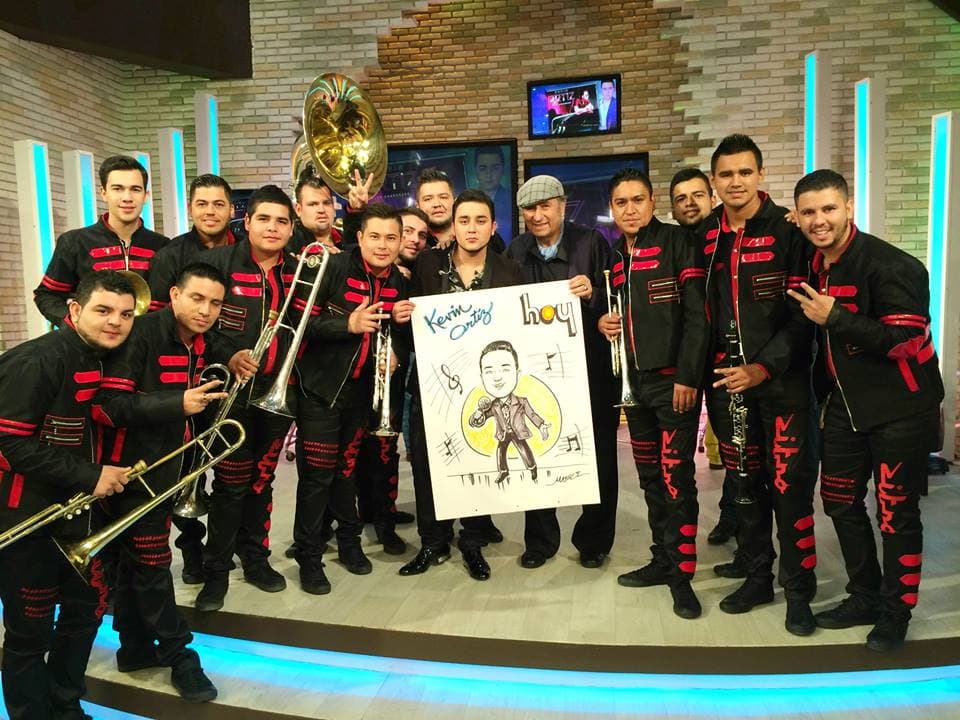 ¡Bien Enamorado! Kevin Ortiz nos viene a cantar más recientecanción.