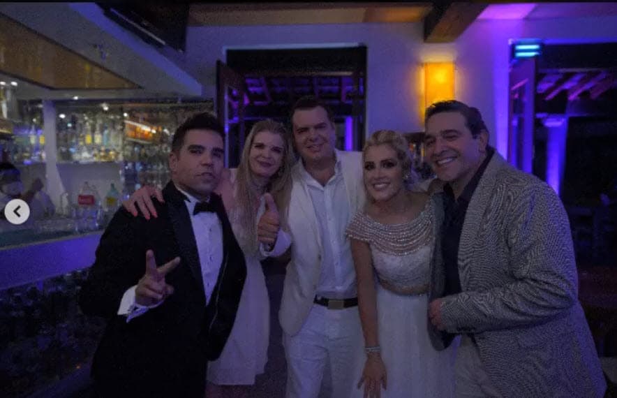 Aclaró que la conductora "está 
<b><a href="https://www.univision.com/famosos/emir-pabon-ya-tiene-mas-claro-cuando-se-casara-por-civil-y-la-iglesia-con-un-angel-que-tiene-fotos">consciente, pero está muy preocupada</a></b>" por su situación médica. 
<br>