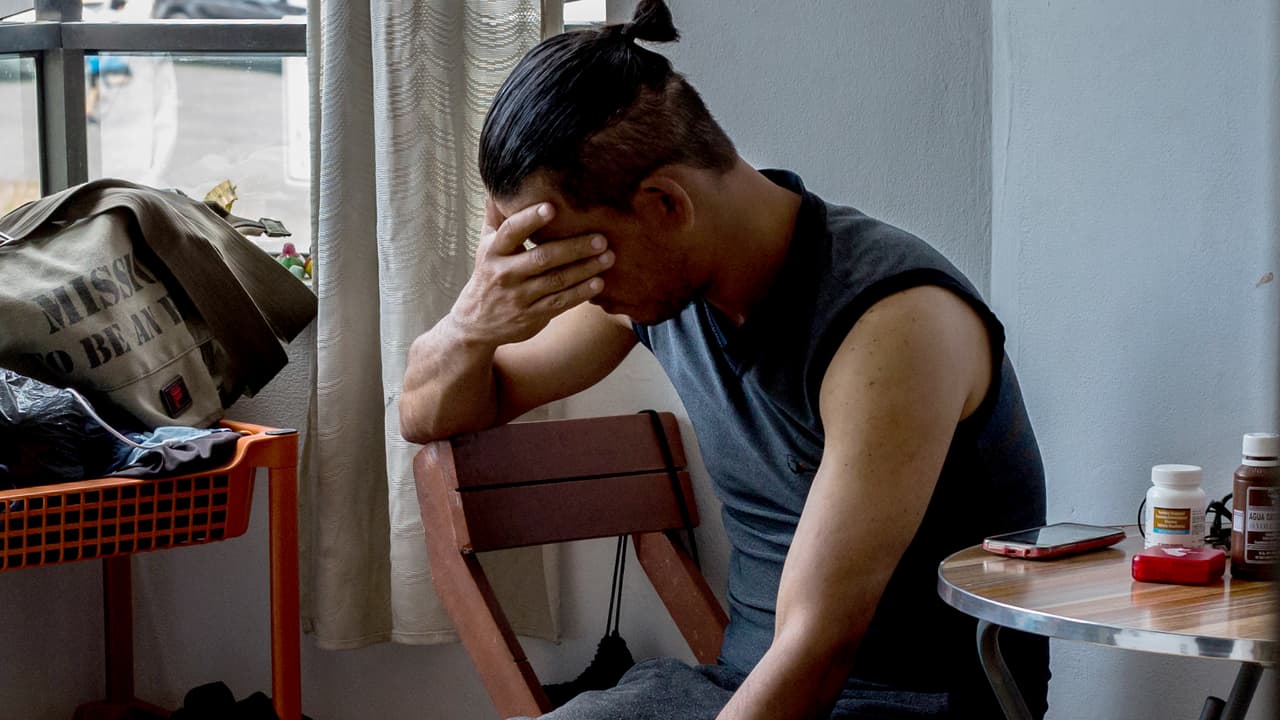 Cuando el médico te receta migrar para no morir: venezolanos con VIH ponen a prueba al sistema de salud en Perú