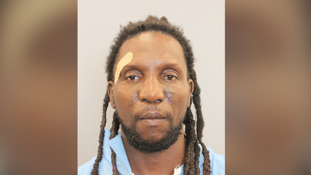 Arrestan a un sospechoso por conducir alcoholizado, chocar contra una patrulla y herir a dos policías