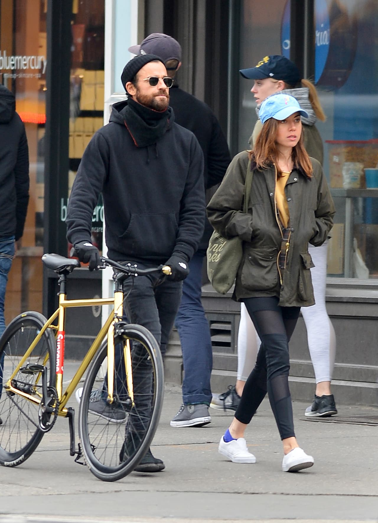 A un mes y medio del anuncio, el actor fue visto con Aubrey Plaza, estrella de la serie ‘Parks and Recreation’.