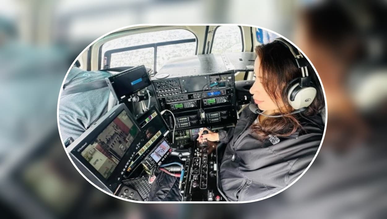 <b>Como <a href="https://www.univision.com/local/los-angeles-kmex/familia-eliana-moreno-recuerda-pasion-periodismo-muerte-accidente-helicoptero" target="_blank">Eliana Moreno</a>, ¿cuántas periodistas has visto en tu vida?</b> Nadie exagera al describirla como una profesional como pocas, de altura, con una capacidad impresionante de reportar, al momento, 
<b>lo mismo en inglés que en español</b>, sobre las condiciones del tránsito así como de accidentes en el sur de California, entre otros temas. 
<b>Y todo, desde un helicóptero</b>.
<br>
<br>Su 
<b>trágica muerte, el martes 15 de septiembre en Chatsworth, al noroeste de Los Ángeles</b>, consternó a 
<b>su familia de sangre</b> y también a las miles de personas que la conocieron a través de su trabajo y que incluso 
<b><a href="https://x.com/Dolly12zdec/status/2100566299596234901" target="_blank">desde África han expresado sus condolencias</a></b>.
<br>
<br>En medio del duelo,
<b><a href="https://www.univision.com/local/los-angeles-kmex/tributo-de-corazon-periodista-eliana-moreno-piloto-george-marciniw-los-angeles-fotos" target="_blank"> Johan Moreno, uno de los 5 hermanos de Eliana,</a></b> ha compartido 
<b>en X imágenes y anécdotas</b> sobre la querida periodista 
<b>que muy pocos conocían</b>.