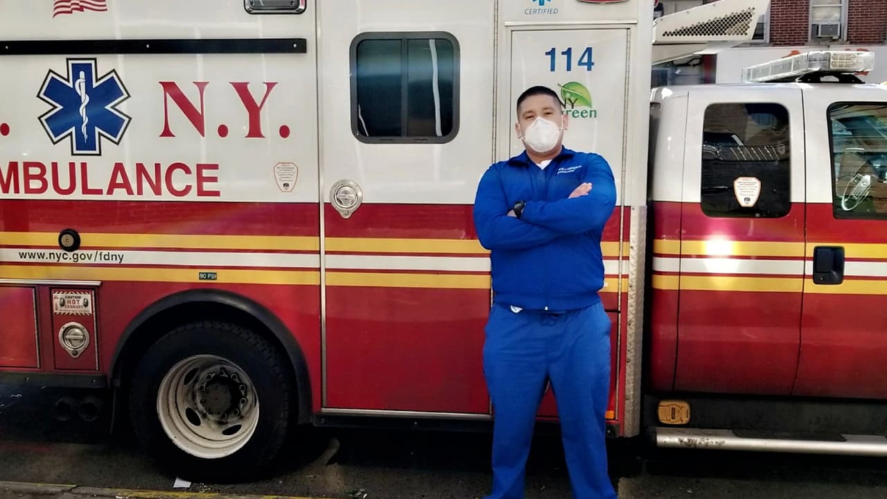 Enfermero hispano de Houston arriesga su vida en Nueva York para atender a pacientes de coronavirus