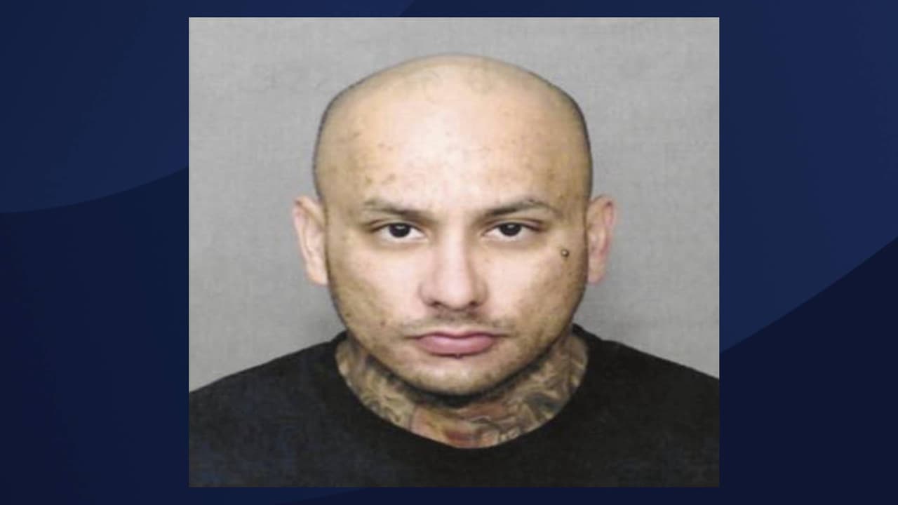 Acusan a hombre de Oregon de matar a su novia y abandonarla en el costado de una carretera en Arizona 