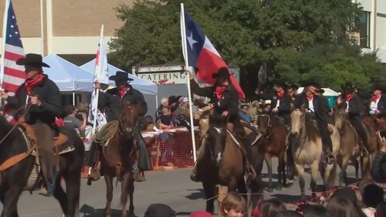 Arranca la temporada del rodeo en San Antonio con un tradicional desfile