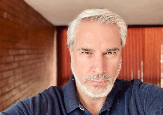 Más allá de su carrera, el histrión se mantiene muy activo en su cuenta de Instagram, en la que suma más de 15 mil seguidores. En ella comparte algunos de sus mejores momentos y fotos.