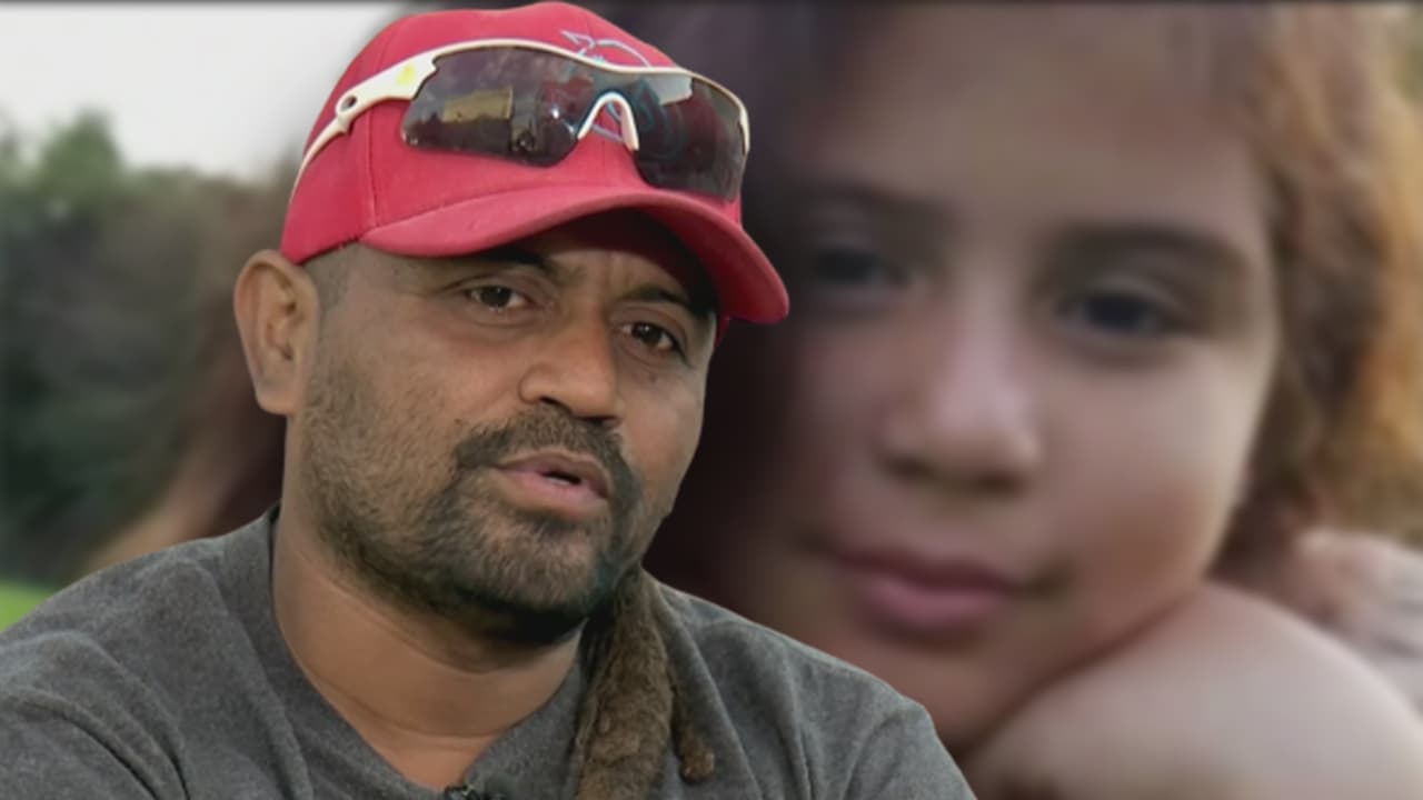 La historia de amor de un papá que “pedalea y pedalea” su bicicleta por volver a ver a su hija quinceañera