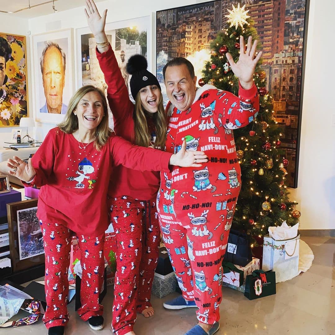 En pijama, desearon a todos una feliz Navidad con esta postal que compartió en su cuenta de Instagram.