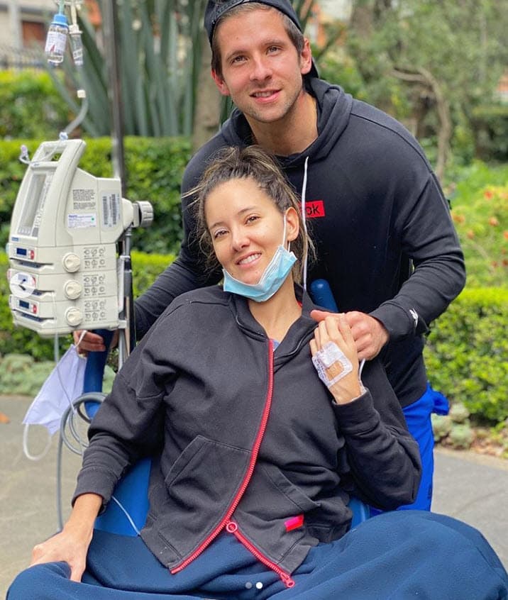 "
<b>Estoy aprendiendo a aceptarme</b> y a quererme más, a agradecer por mi vida y a vivir sin mi pierna [...] En la vida hay dos momentos especiales, creo yo, los triunfos y los aprendizajes de cada derrota, y es clave saber lidiar con ambos, felices, agradecidos y sumamente positivos", declaró a la revista.
<br>