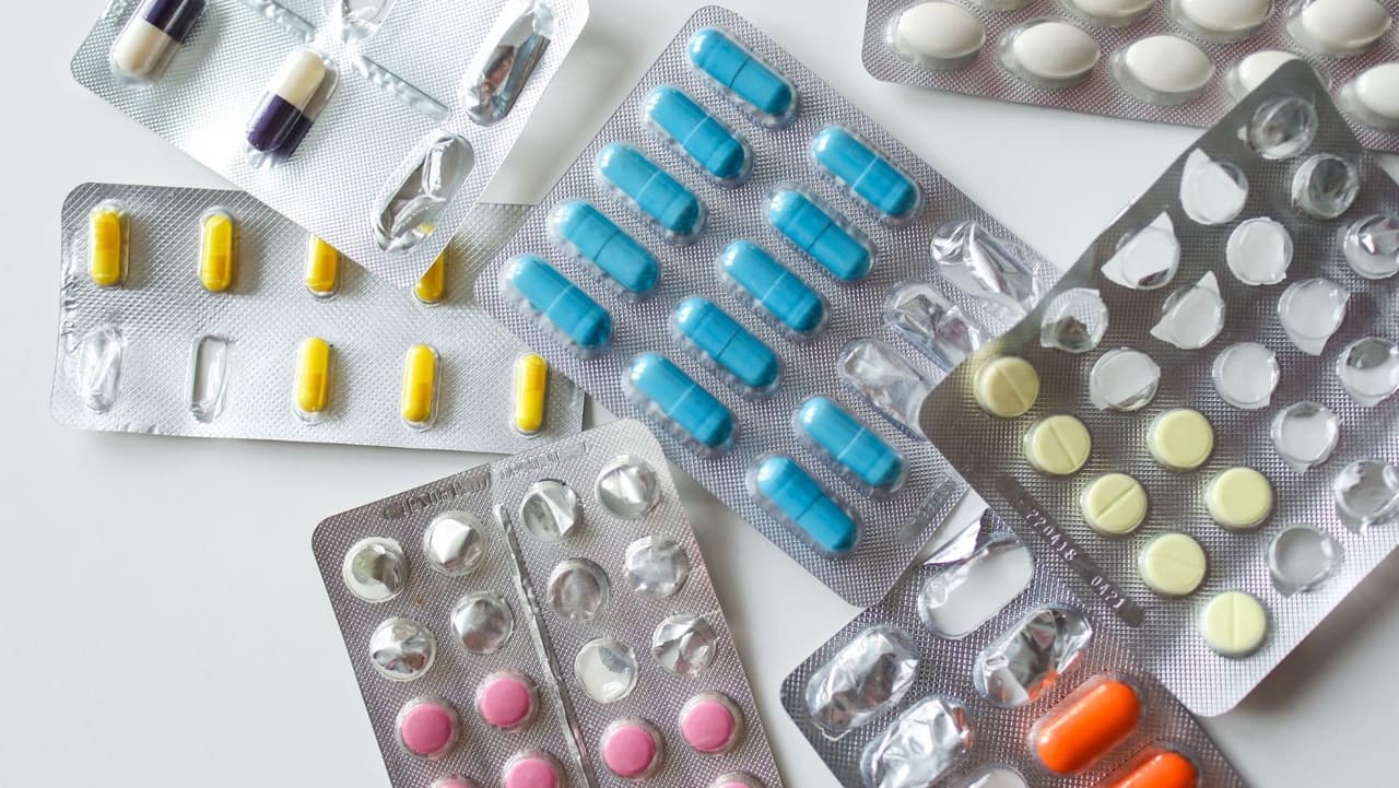 PACE y PACENET ofrecen medicamentos recetados a bajo costo para residentes calificados de 65 años o más. PACE tiene límites de elegibilidad de ingresos más bajos que el programa PACENET. Los dos programas brindan asistencia con medicamentos recetados a más de 250,000 residentes de Pensilvania mayores con el dinero para pagarlos que proviene del Fondo de Lotería del estado.
<br>