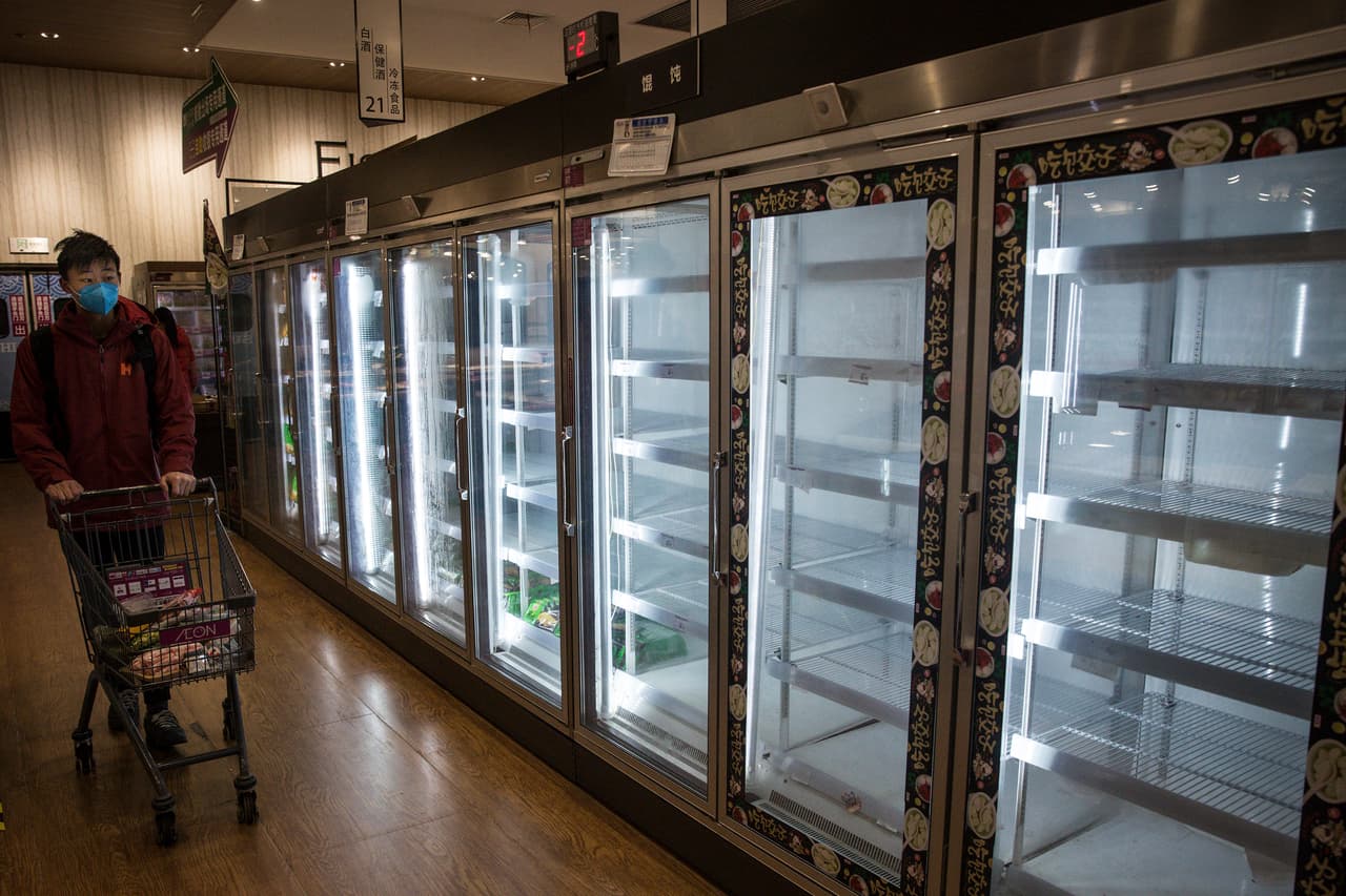 Debido a la grave situación que vive la ciudad, muchos productos básicos se acaban en los mercados.