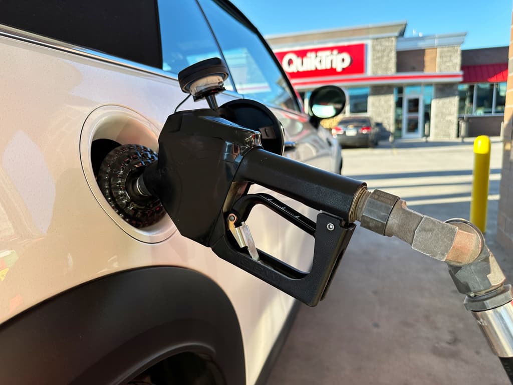 Sube gasolina regular y rompe récord luego de guerra con Irán: ¿qué precio puede alcanzar?