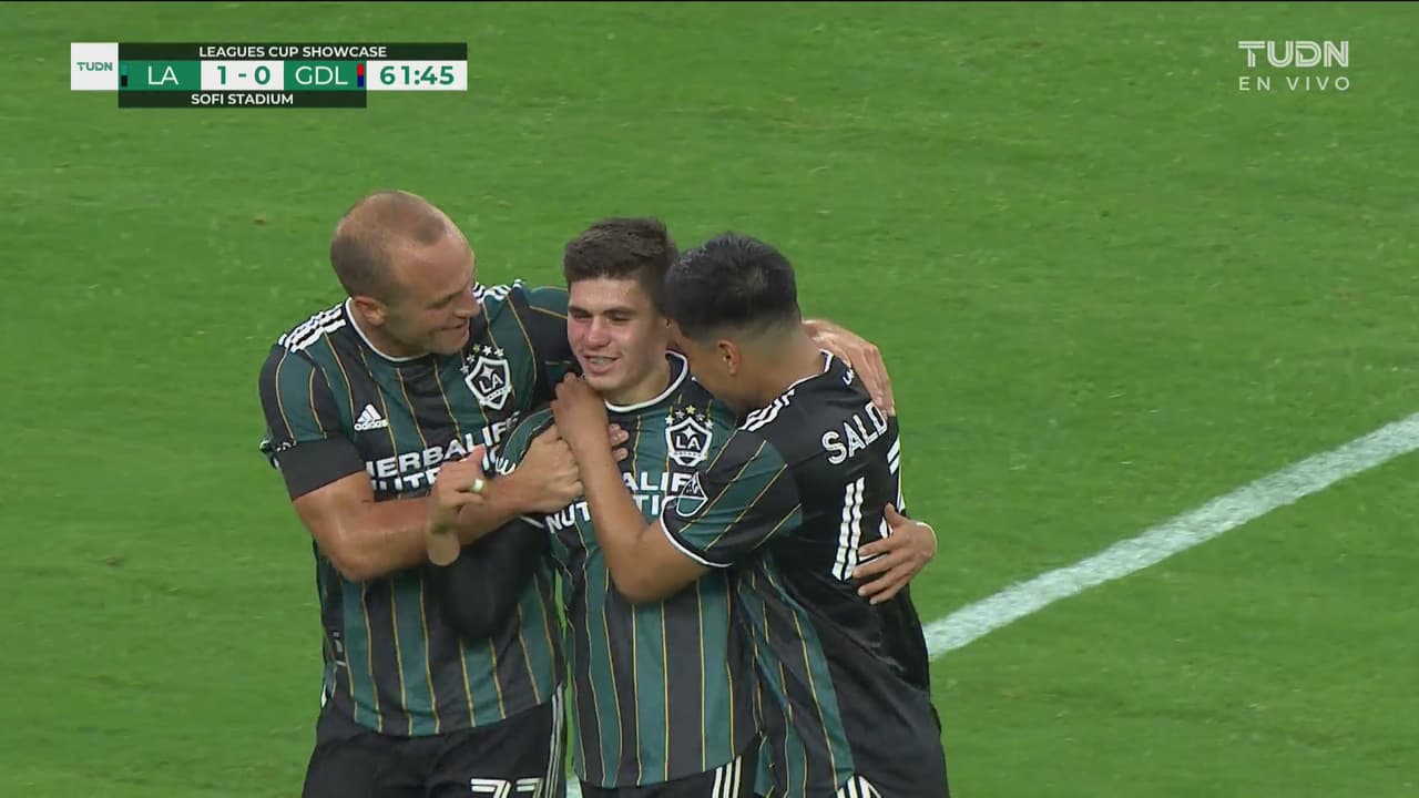 ¡Gol de Pérez! Jonathan saca fogonazo y pone el 2-0 sobre Chivas