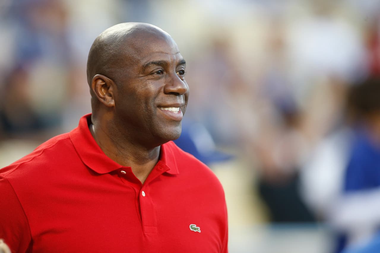 Magic Johnson quiere que Peyton no se retire y juegue con los Rams en Los Angeles