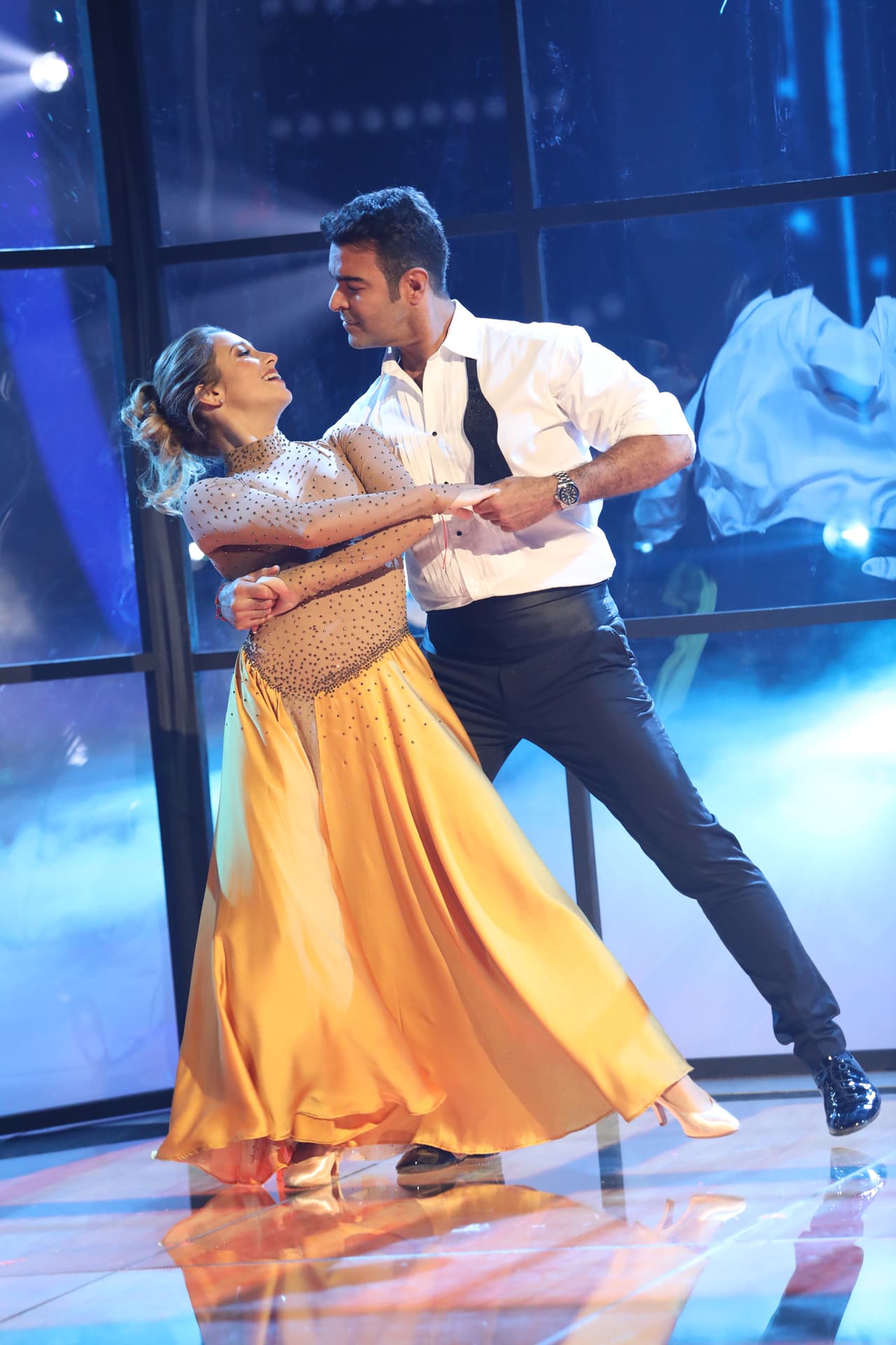 El primer baile que Pablo Montero realizó en la quinta gala de Mira Quién Baila fue un vals vienés.