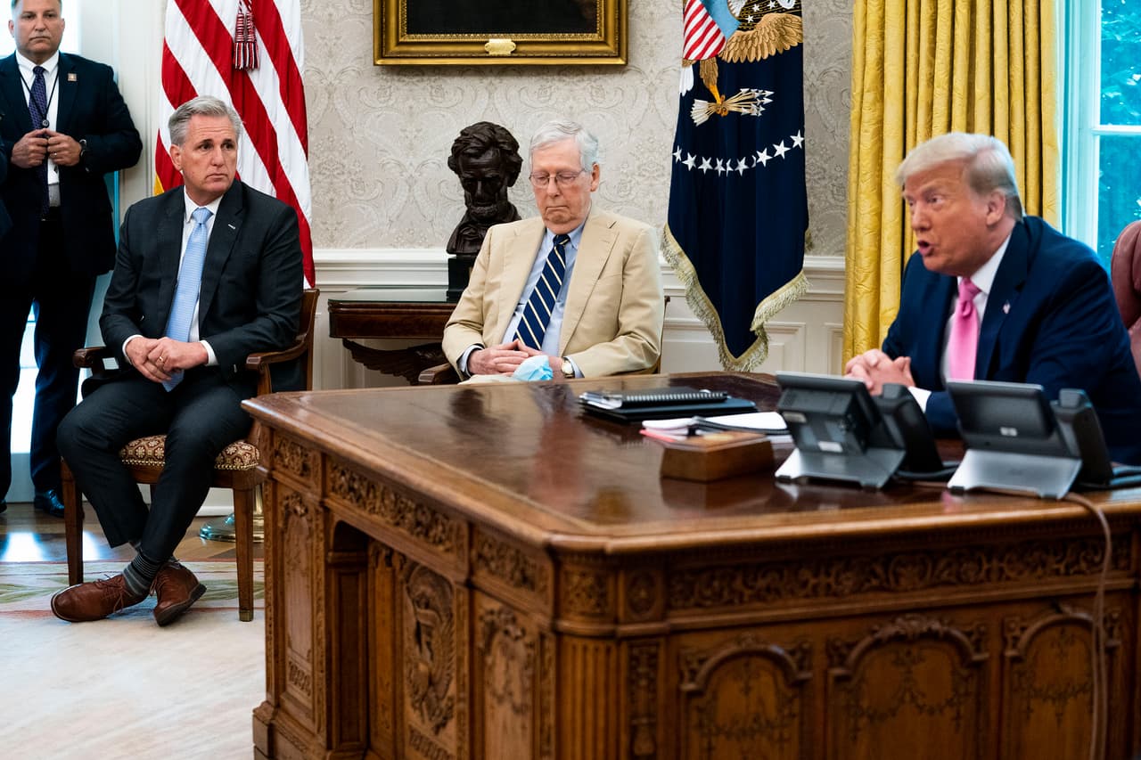 Actualmente, el Congreso y la Casa Blanca están negociando cómo sería el 
<a href="https://www.univision.com/local/nueva-york-wxtv/quienes-serian-elegibles-para-recibir-el-segundo-cheque-de-estimulo-economico-en-nueva-york-fotos">segundo paquete de estímulo económico</a>, después de que los republicanos del Senado pasaran la Ley HEALS, cuyo costo se estima en un billón de dólares.