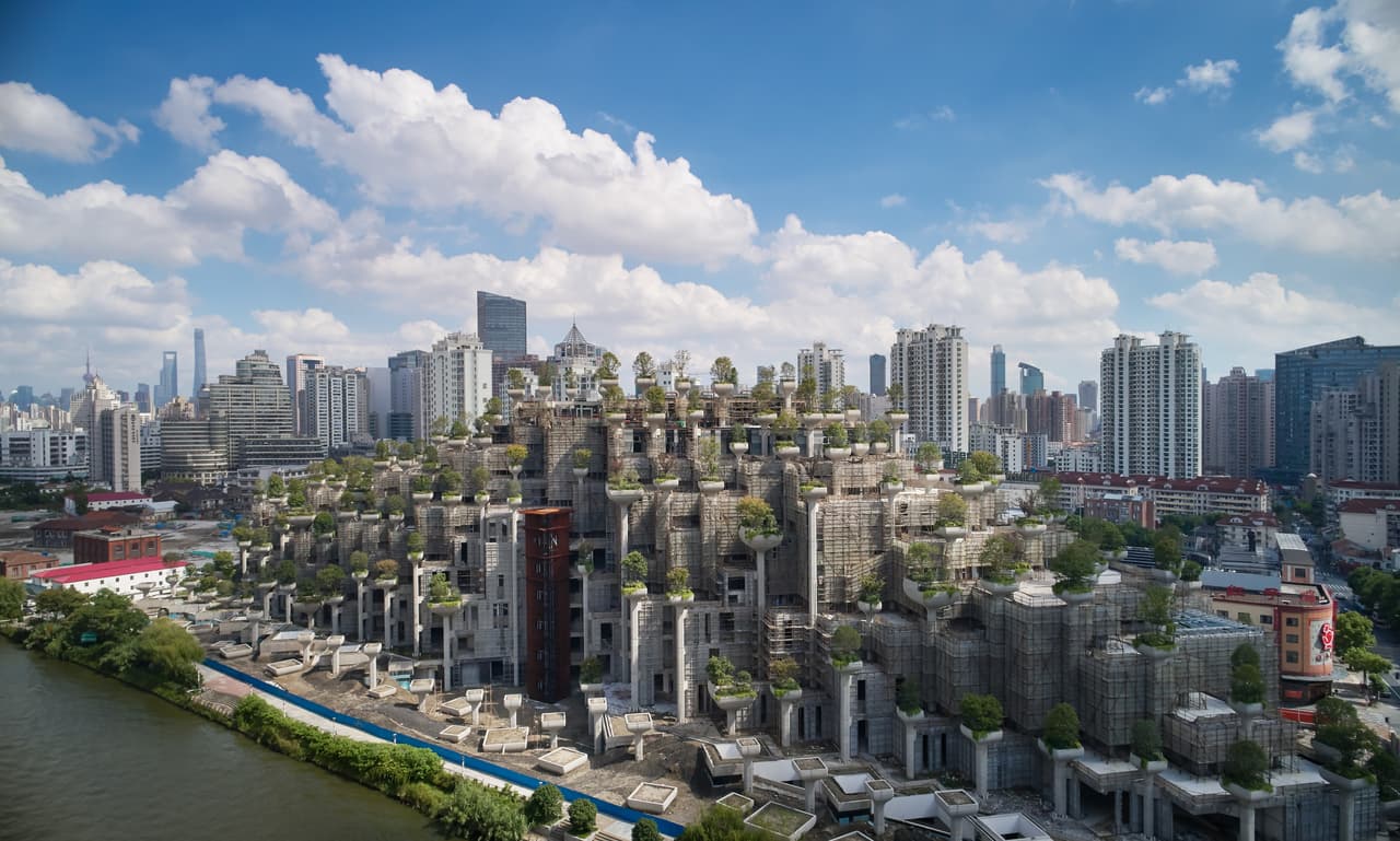 Según sus creadores, el objetivo "fue diseñar un complejo denso y de grandes dimensiones que se relacione con el parque y distrito artístico vecinos y que tenga interés a escala humana".