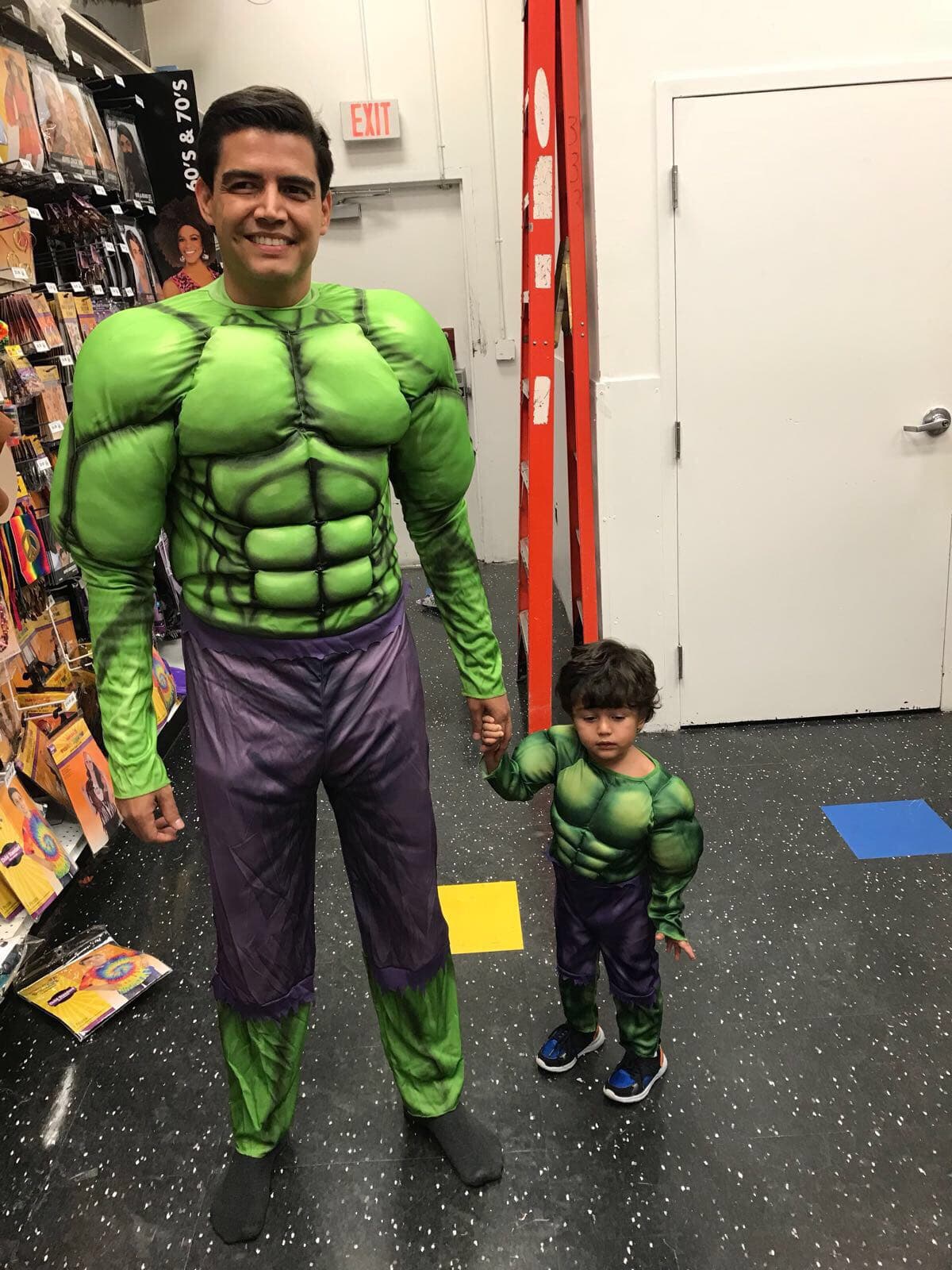 Joshua no entendía por qué toda la gente se les quedaba viendo.