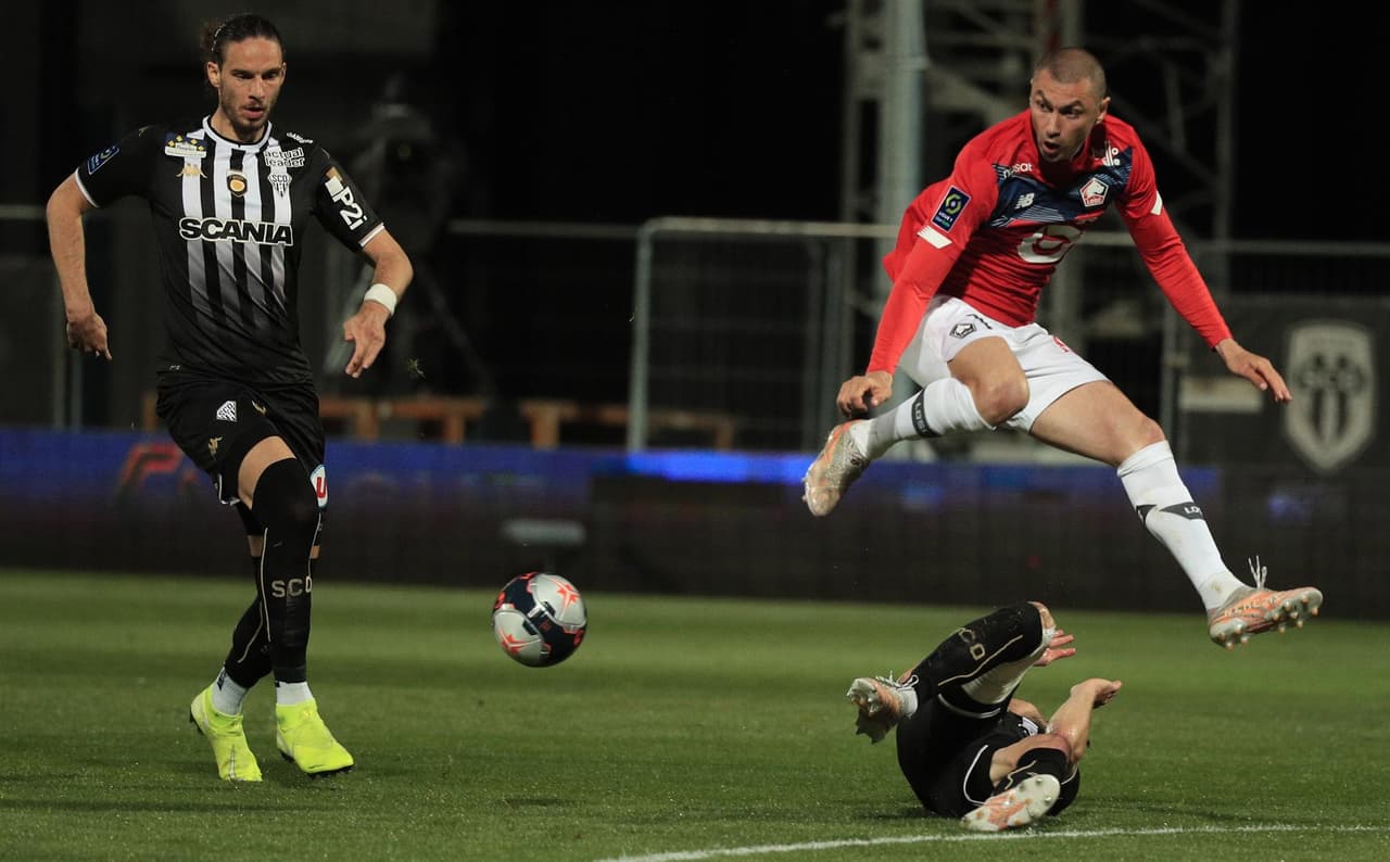 Lille rompió la sequía de campeonatos y se corona en la Ligue 1 tras 10 años sin lograrlo. Jonathan Davis y Burak Yilmaz le dieron la victoria a su equipo frente al Angers y le rebatan la gloria al equipo millonario del Paris Saint-Germain.