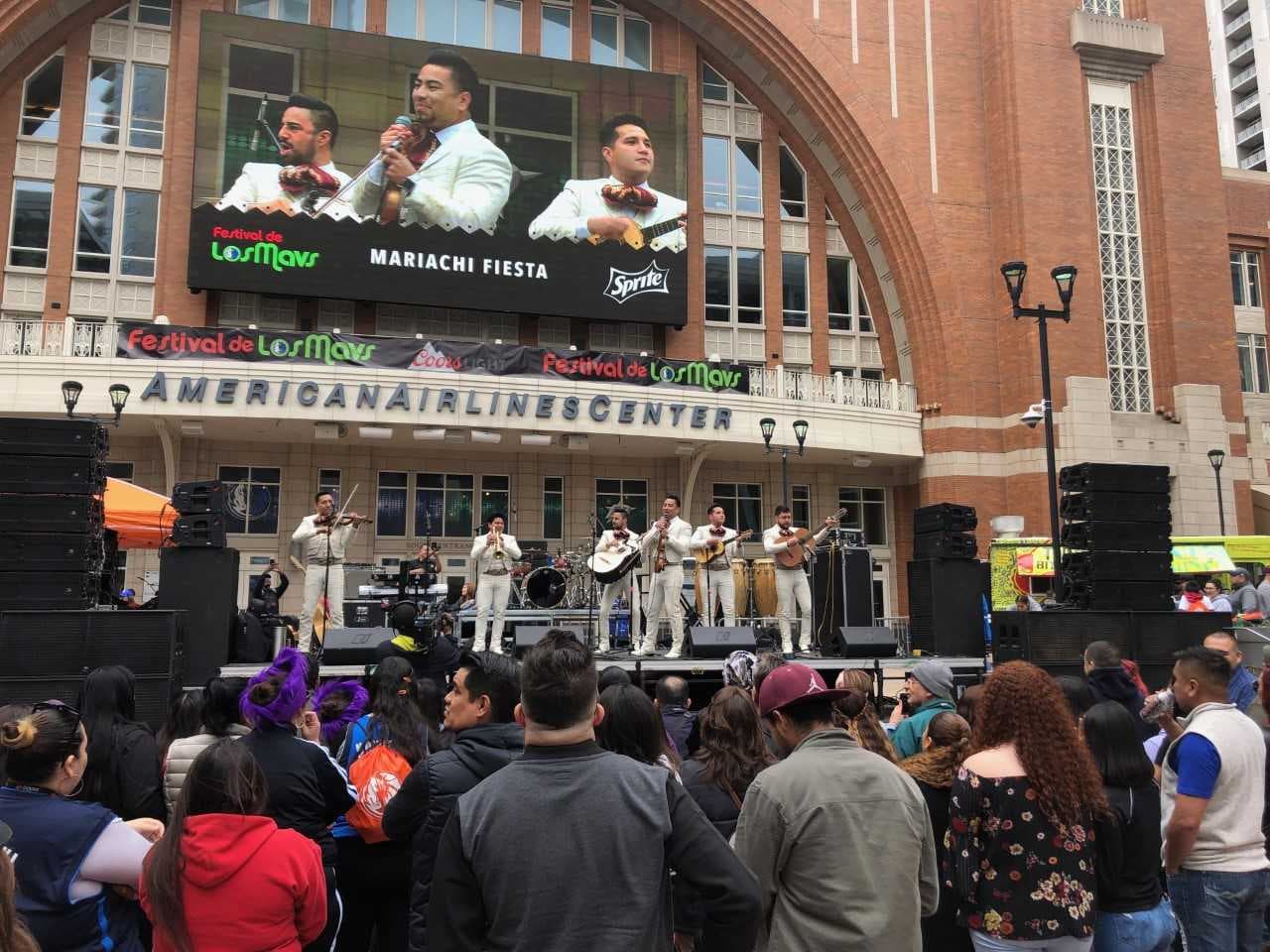 El público se gozó un variado menú artístico en el cual no pudo faltar la música mexicana.