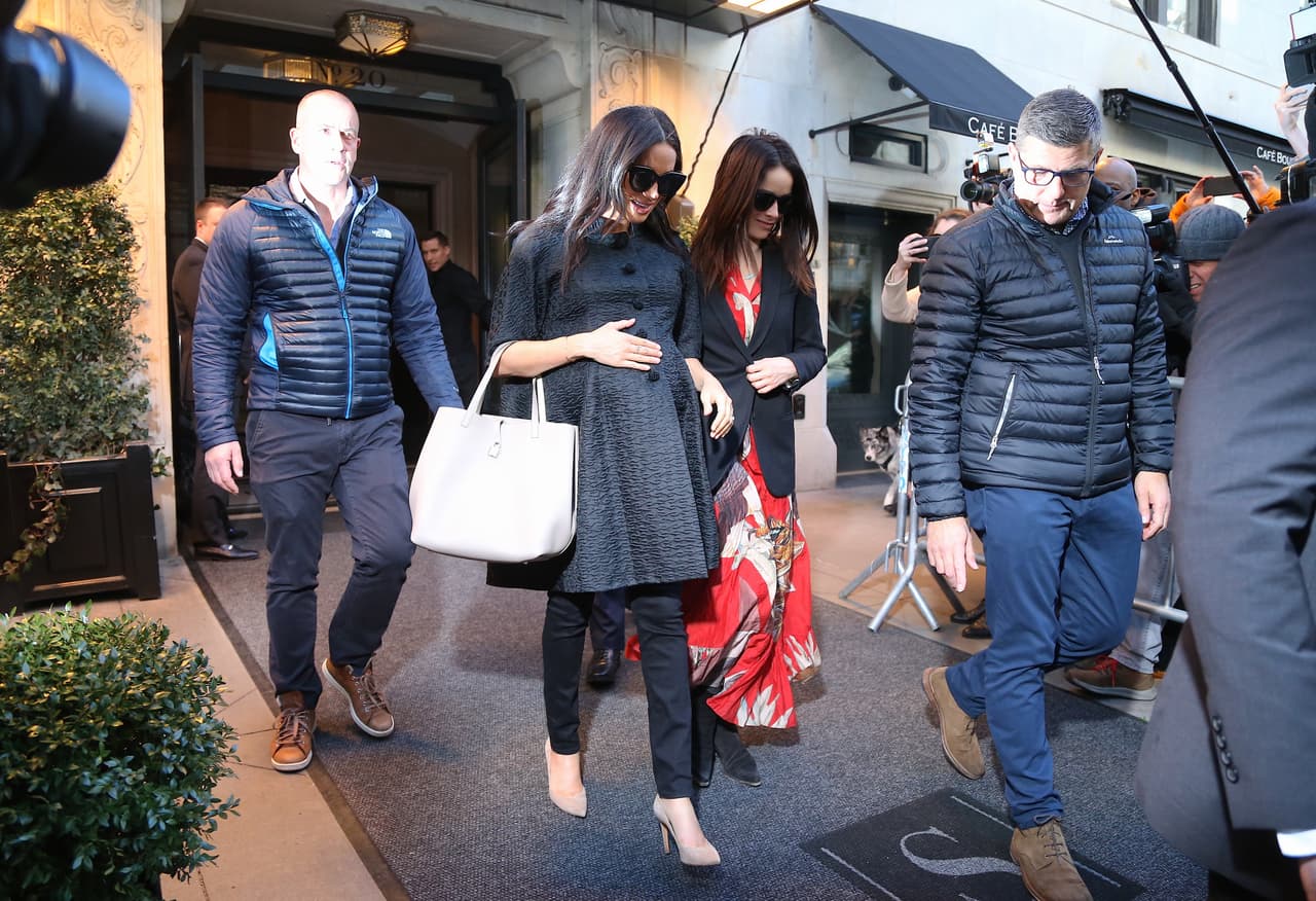 La duquesa se hospedó en el lujoso The Mark Hotel, uno de los más caros de la ciudad, y en donde también se llevó a cabo la celebración por el 
<b><a href="https://www.univision.com/temas/archie-harrison-mountbatten-windsor">nacimiento del primogénito</a></b> de la exactriz.