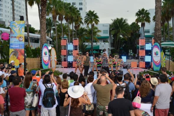 Juanes, Calibre 50 y Chino y Nacho