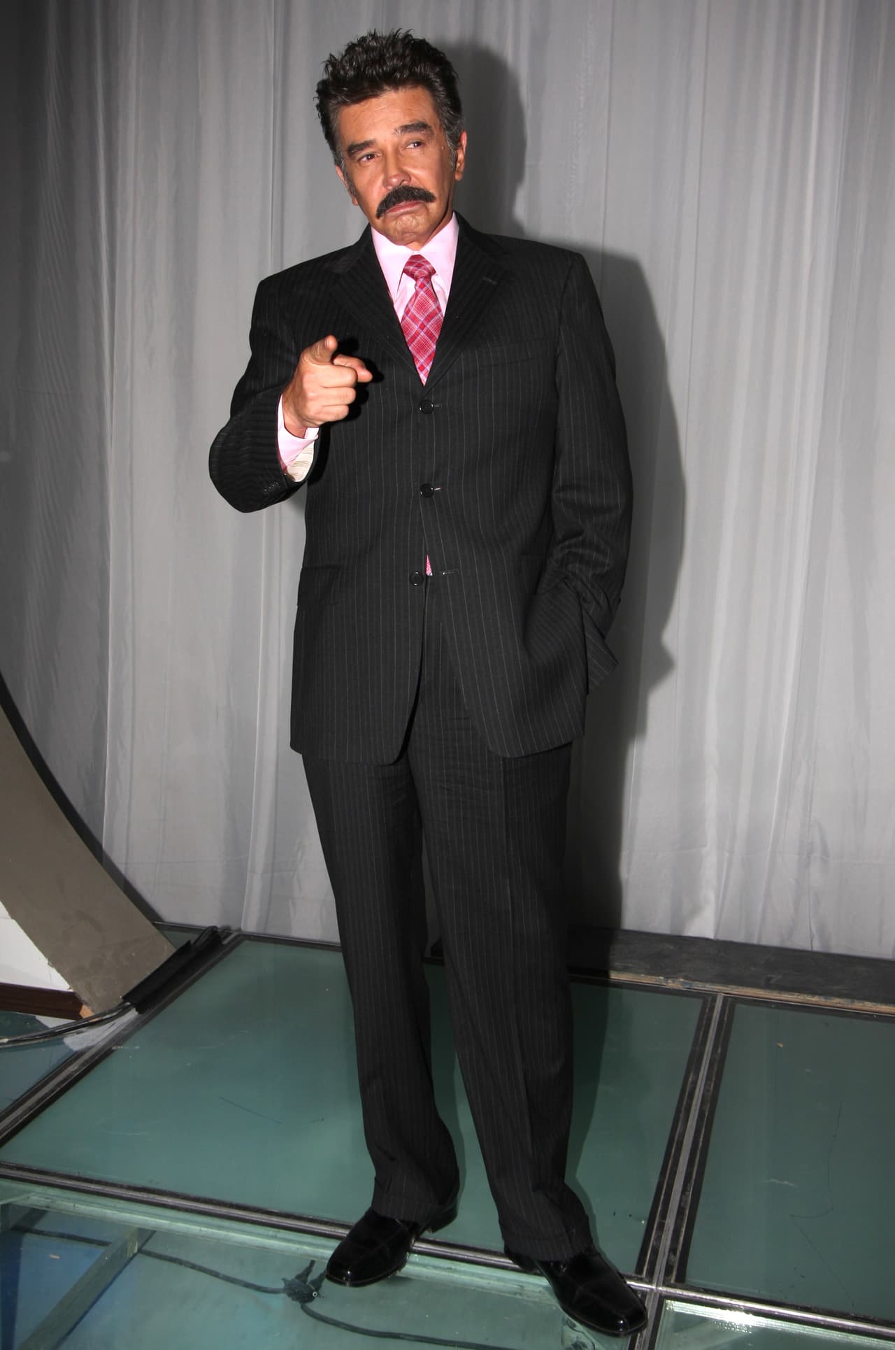 "Voy a alternar mi trabajo en la Ciudad de México con el trabajo en el interior del país y en el extranjero, y así me voy a poder nivelar, pulmonarmente hablando", aclaró el famoso 'doctor Cándido Pérez'.