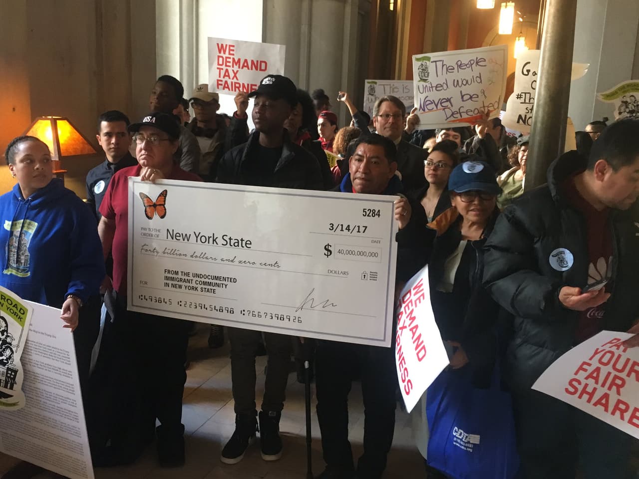 El reclamo a viva voz que un grupo de inmigrantes llevó al Capitolio de Nueva York