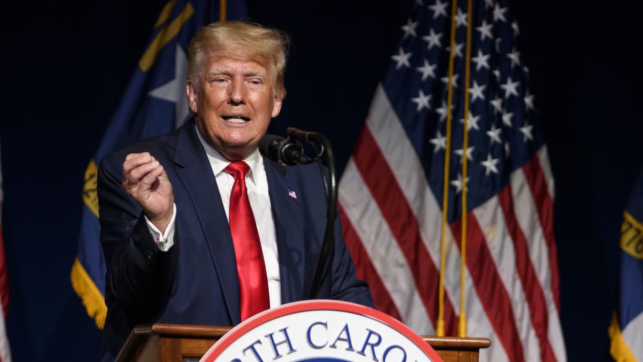 Trump pide a republicanos que respalden a candidatos que apoyen sus valores