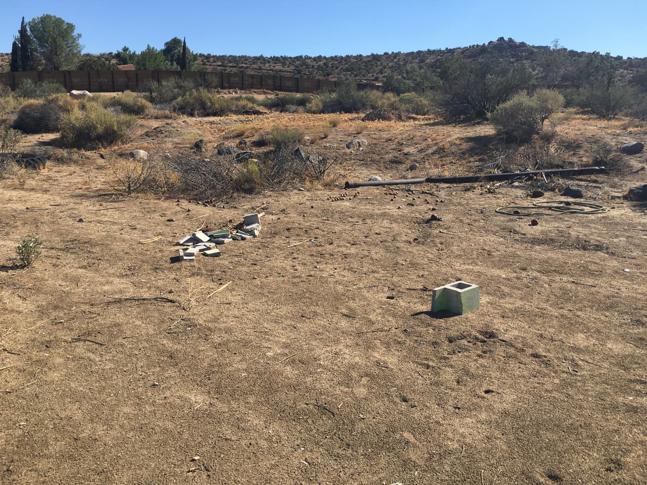 “No tiene sentido y es bastante extraño”, relató Mihelic a Univision Noticias en Los Ángeles sobre la desaparición del primer muro.