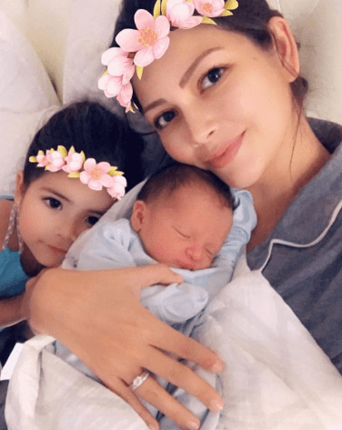 Todos los miembros de su familia dormían y la conductora 
<a href="https://www.univision.com/shows/despierta-america/la-primera-vez-de-ana-patricia-con-giulietta-y-gael-entre-sus-brazos-fotos-fotos"><b>Ana Patricia Gámez</b></a> esperaba, despierta, para alimentar a su bebé 
<a href="https://www.univision.com/shows/despierta-america/ya-nacio-gael-ana-patricia-gamez-dio-a-luz-a-su-segundo-hijo-esta-es-la-primera-imagen-del-varon-video"><b>Gael</b></a>. Así que aprovechó la noche del martes para hacer una sección de preguntas y respuestas con sus seguidores y aquí verás los intercambios.