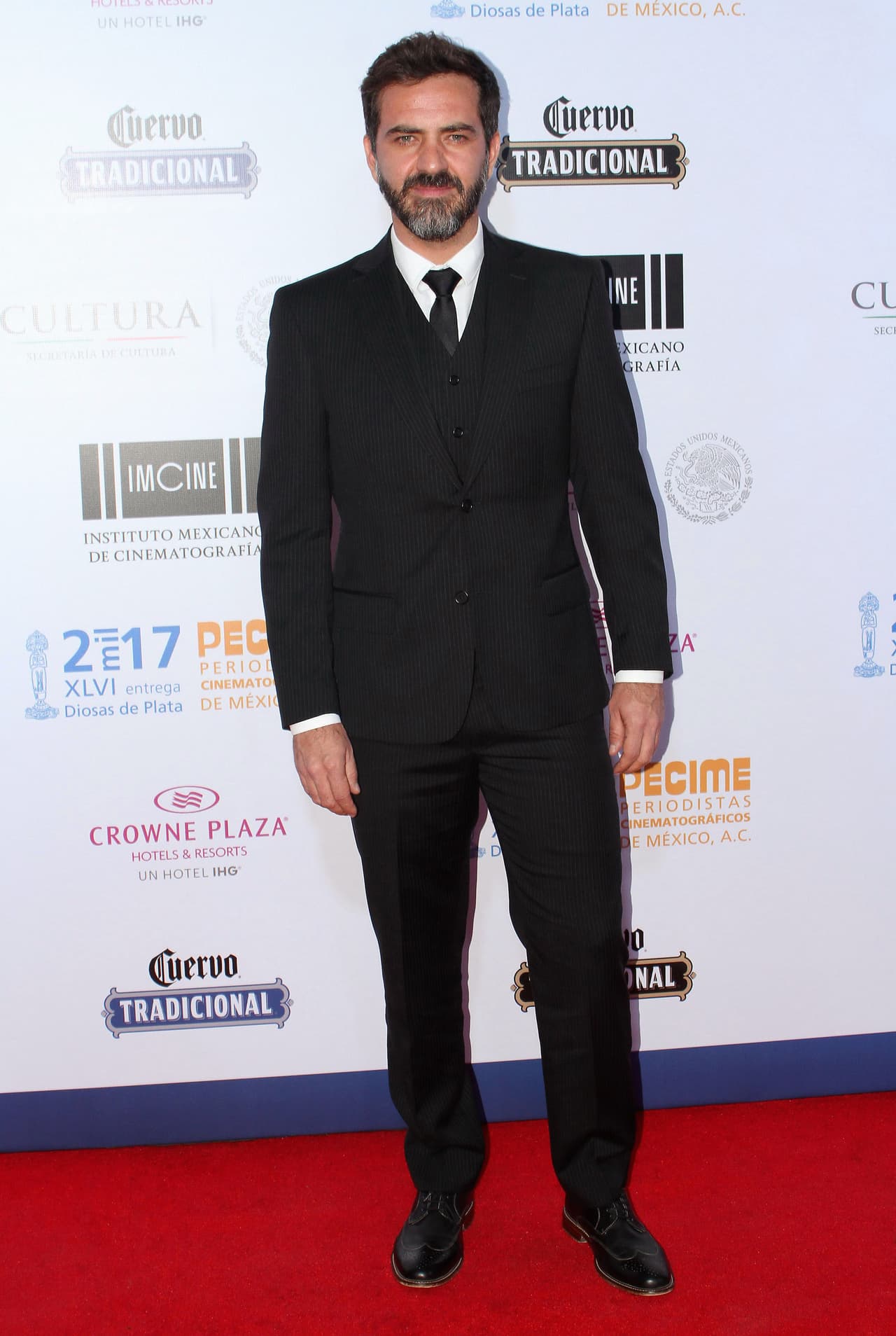 De ser cierto esto, sería la primera vez que el actor estuviera al mando del 'Güero' Castro.