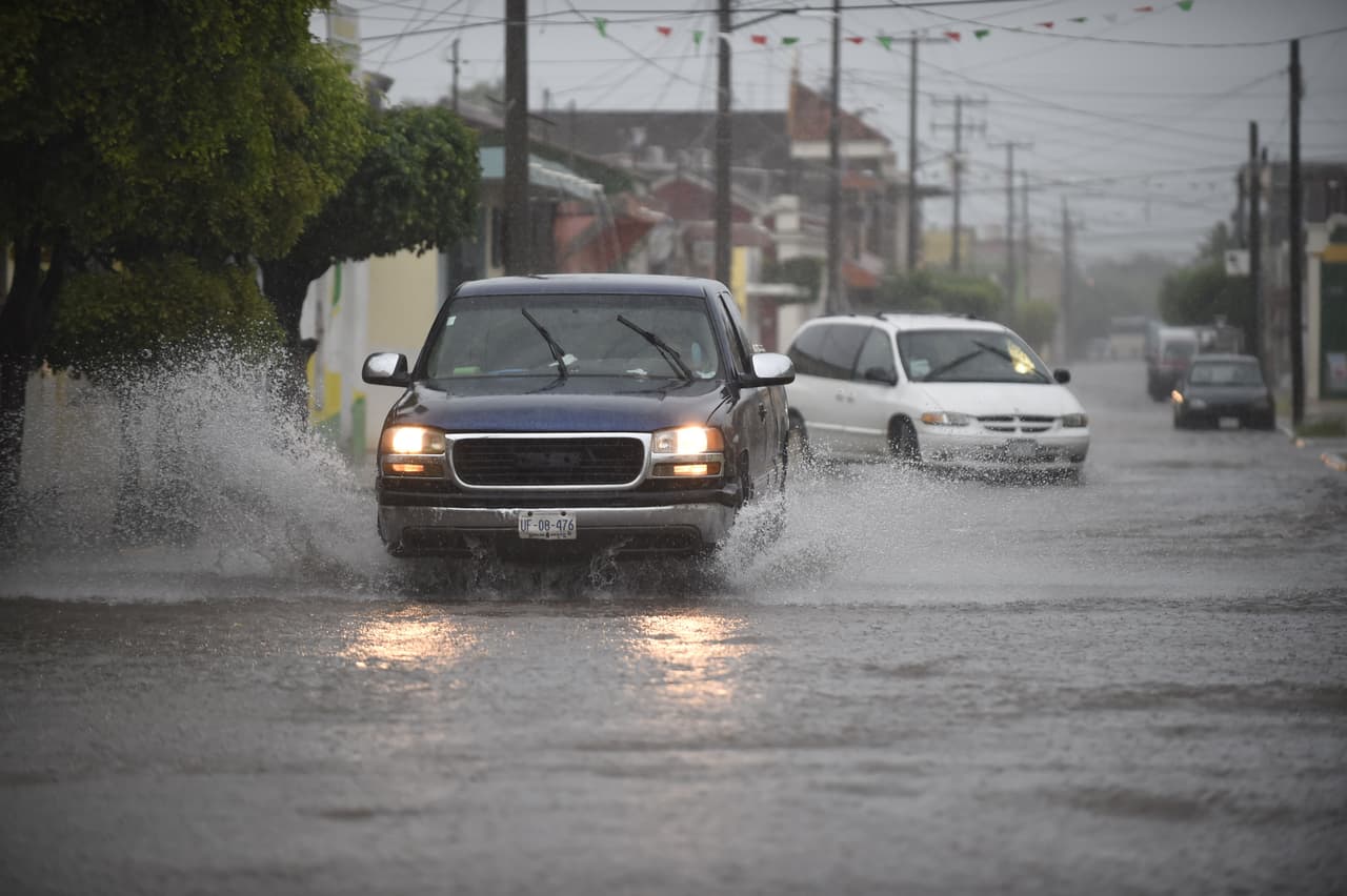 El Servicio Meteorológico Nacional de México apuntó que el fenómeno ha causado tormentas torrenciales de entre 150 y 250 milímetros en Sinaloa, Nayarit, Jalisco y Durango y lluvias intensas de 75 a 150 milímetros en Zacatecas.