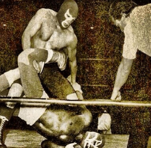 Pero su debut como profesional en el ring fue hasta 1946 en Texas.