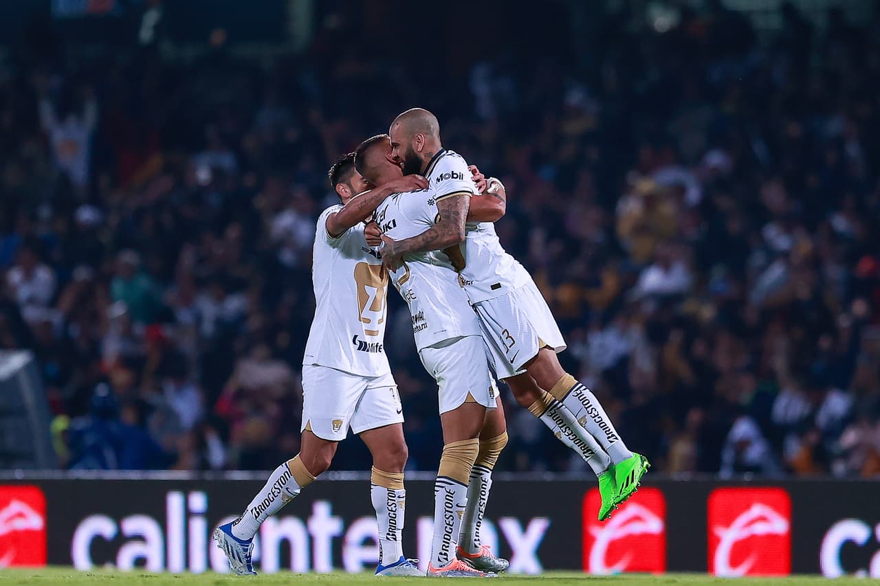 Dani Alves debutó como titular con Pumas en un pletórico estadio Olímpico Universitario en el que apenas pudieron rescatar el empate ante un aguerrido Mazatlán FC gracias a la asistencia del histórico brasileño sobre el final del partido.