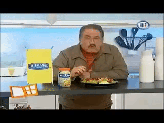 El actor confundió los nombre de dos impotantes marcas de mayonesa, convirtiéndolo de inmediato en el rey de los memes en redes sociales.