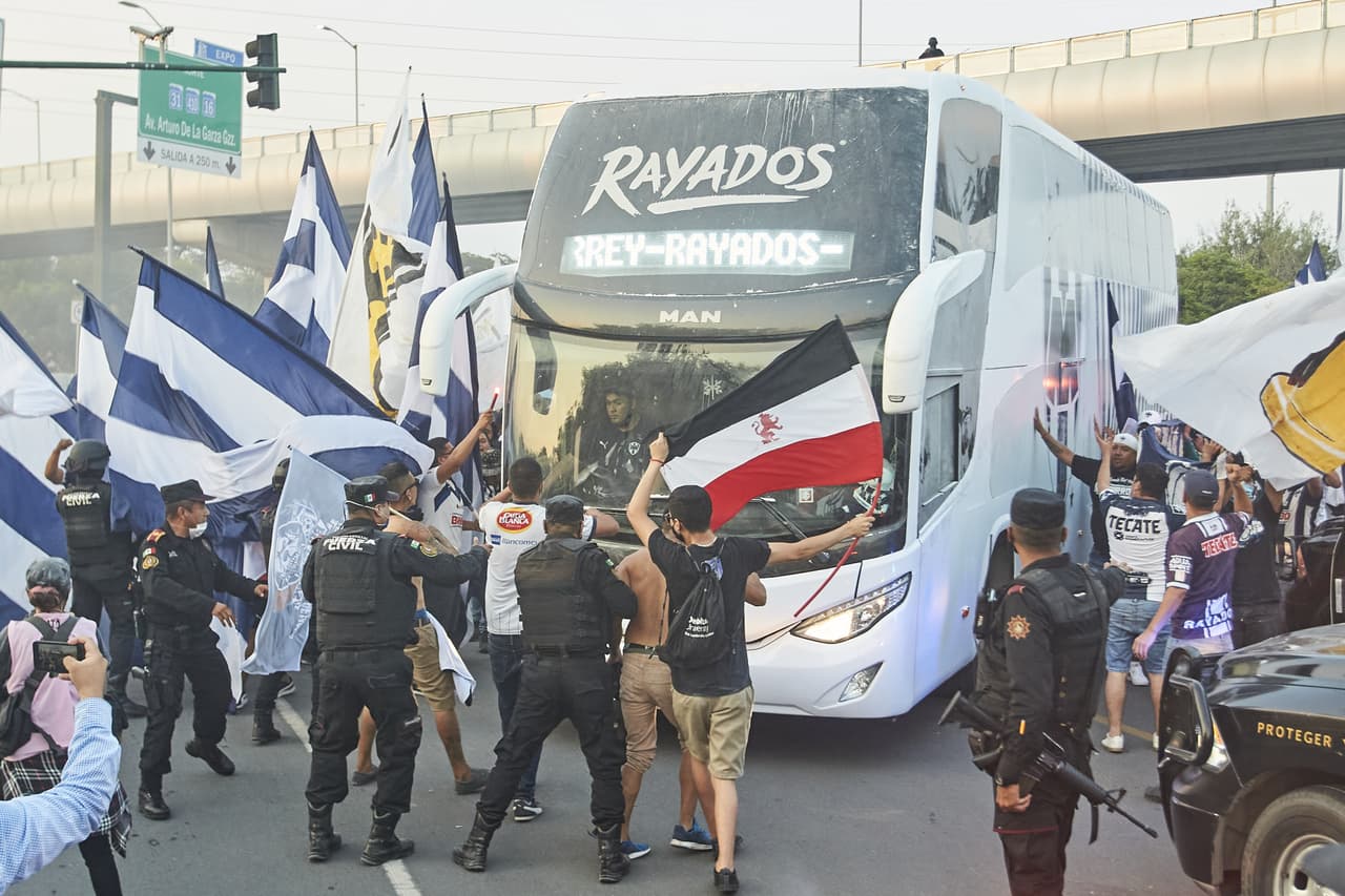 Carnaval y caravanas no faltaron previo al duelo contra los Tigres de la UANL correspondiente al Guard1anes 2020.