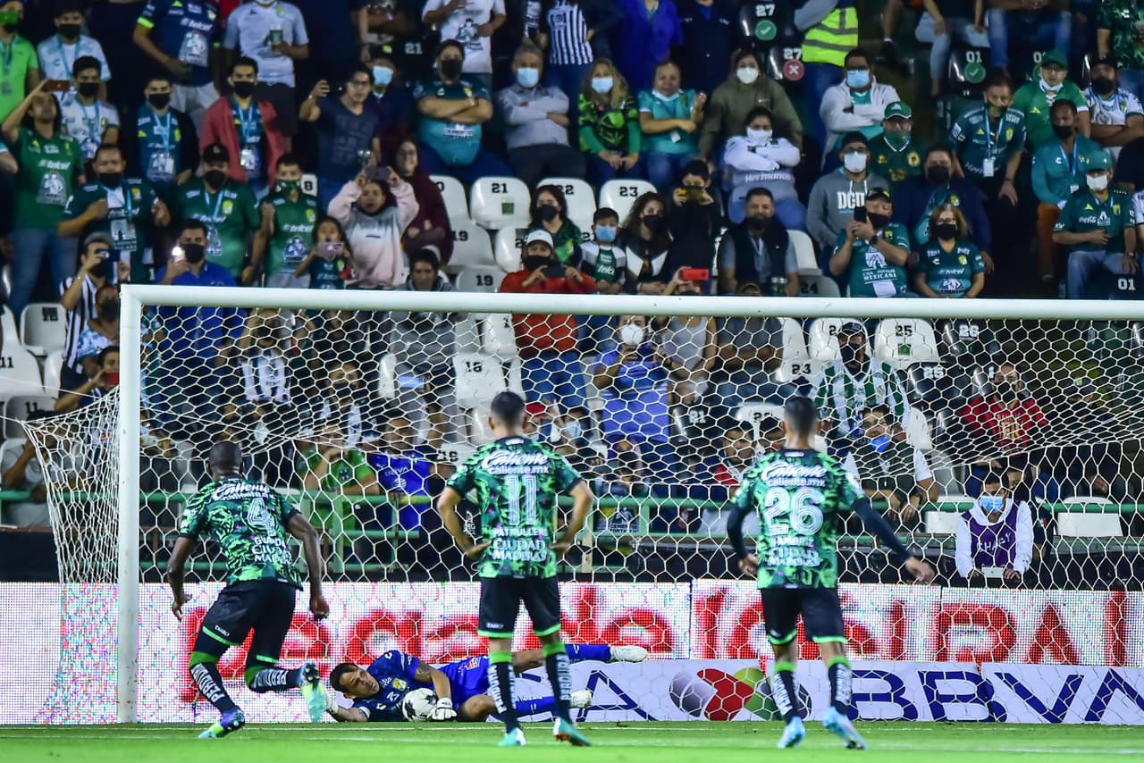 Cota detuvo un penal sobre el final y León empató sin goles con Rayados.