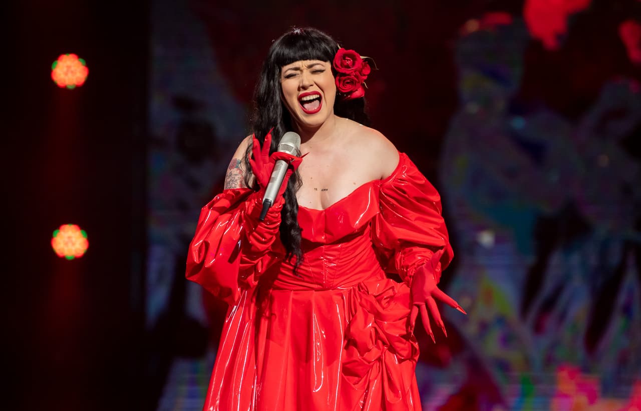 Conocimos a Camila Chacón imitadora de Mon Laferte, con un sorprendente parecido con la cantante.