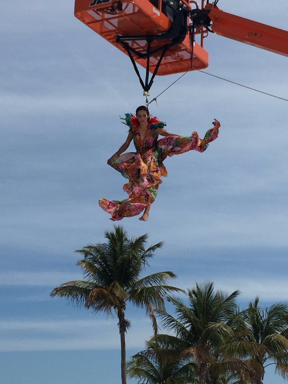 Disfruta las mejores fotos detrás de cámara del difícil reto que enfrentaron las bellas a 20 pies de altura.