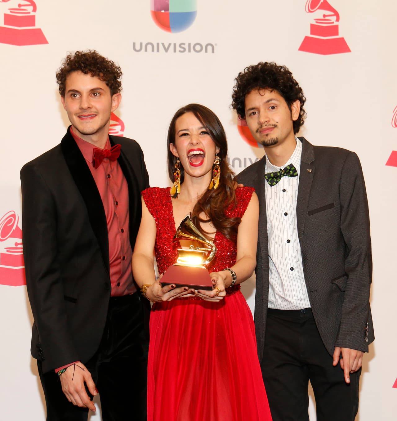 El 2015 marcó un hito en la carrera de Monsieur Periné, que ahora promueve el disco 'Encanto Tropical'. Estos chicos no paran de hacer colaboraciones y experimentos con su propio género musical.