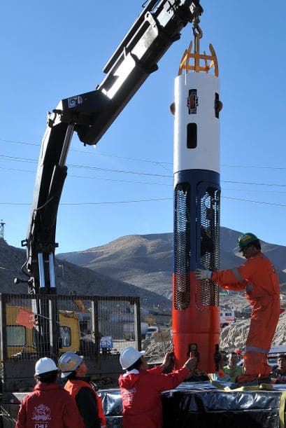 Pero, con su tradicional cautela, los voceros del equipo de rescate mantuvieron el martes la fecha de inicios de noviembre para la salida del grupo.