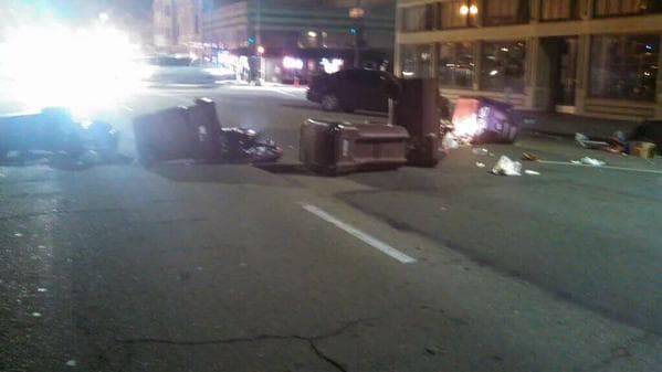 Usuarios de redes sociales compartieron fotos del bloqueo de la autopista 980 con el hashtag #JoeBart.