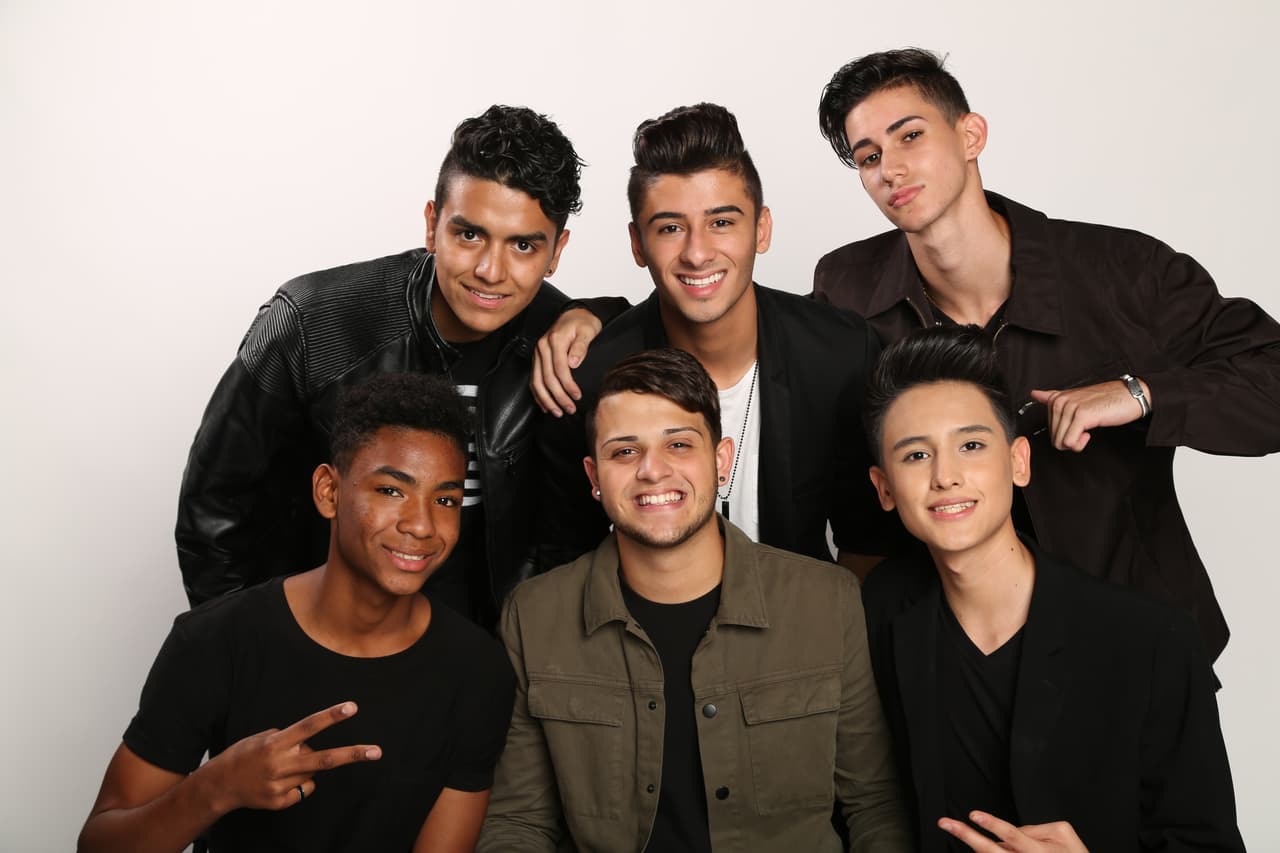 Cuando se conformaron las bandas de chicos hizo parte de la banda "Fuerza unida".