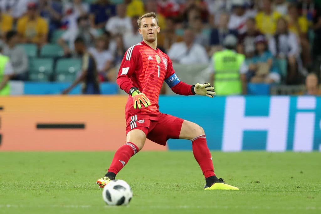 El portero se vio involucrado en un pólemica al apoyar a la comunidad homosexual, por lo que muchas personas pensaron que el alemán había salido del clóset.