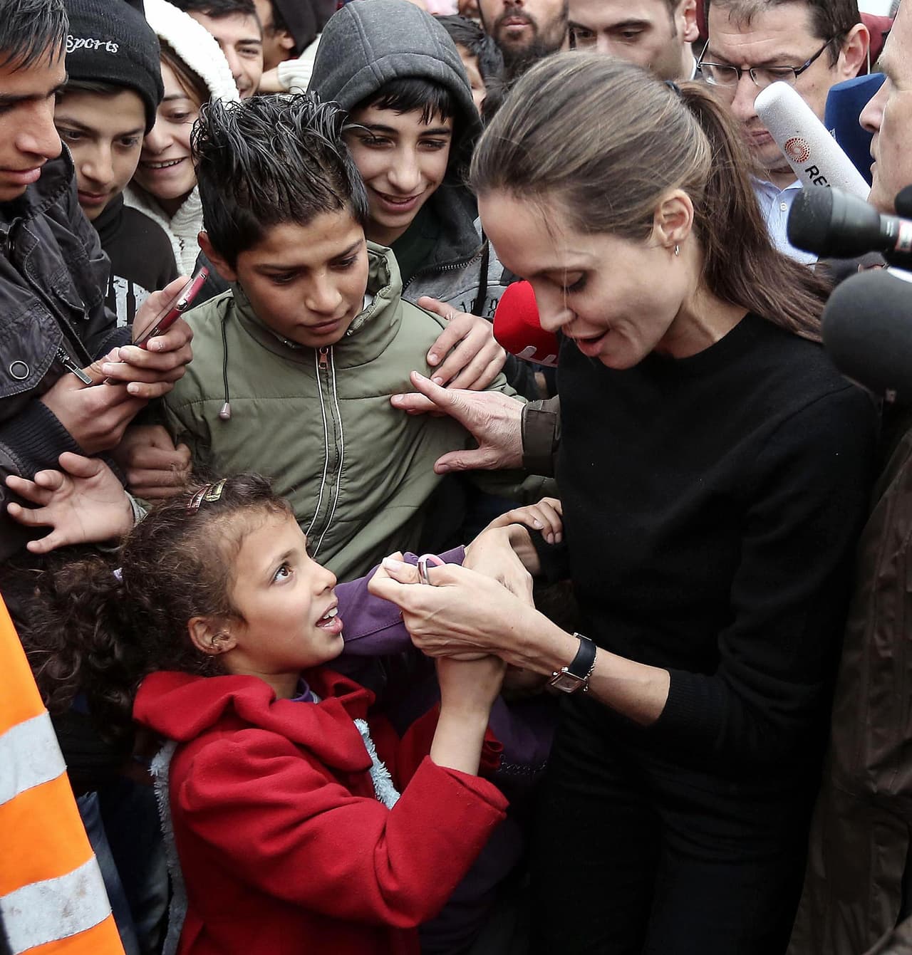 La actriz lo recibió muy agradecida.