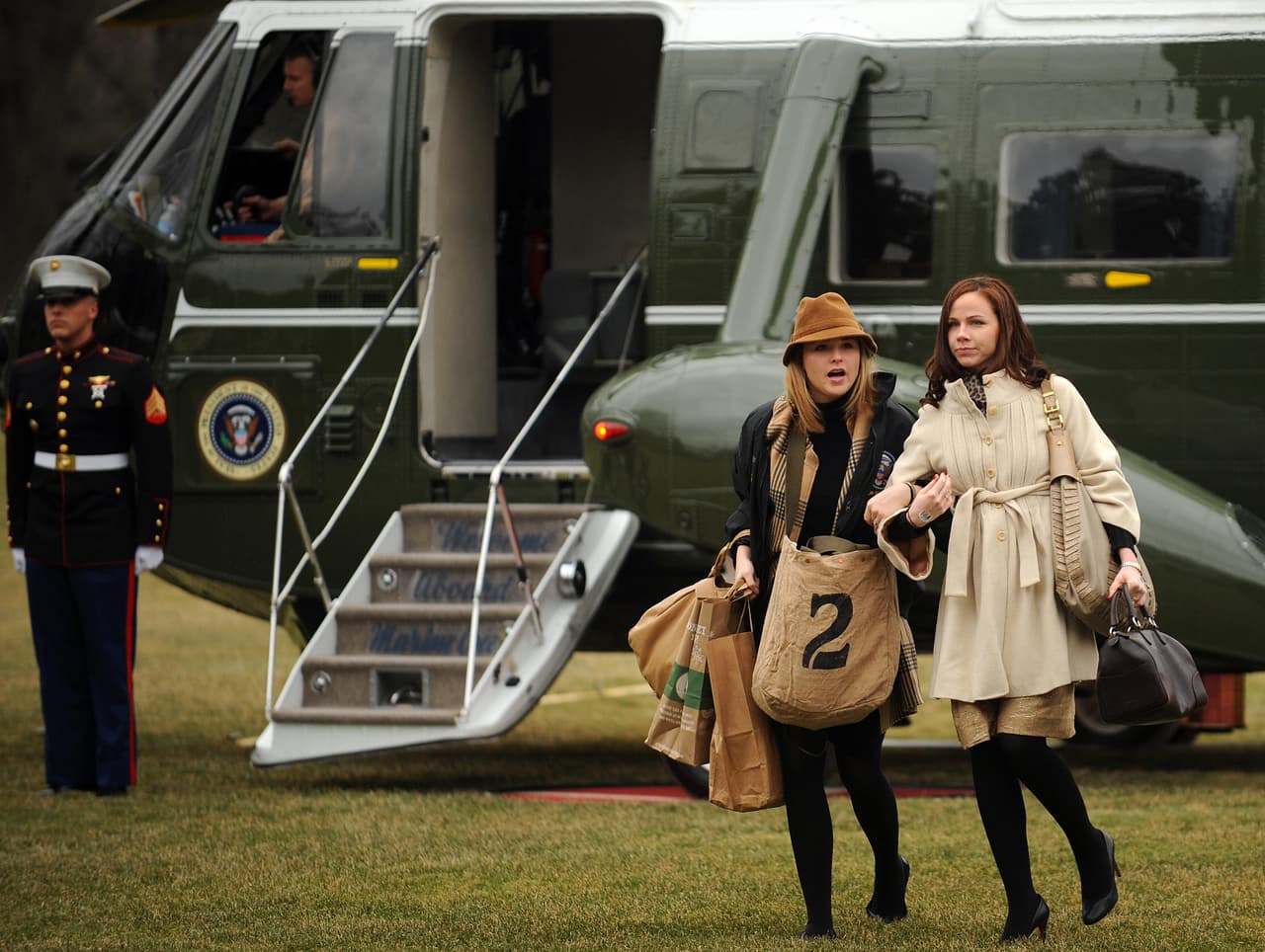 Las gemelas Jenna y Bárbara, hijas del presidente George W. Bush llegaron a la Casa Blanca a los 19 años. Aunque no aplican como ‘niñas presidenciales’ sufrieron la presión de vivir en esa mansión.